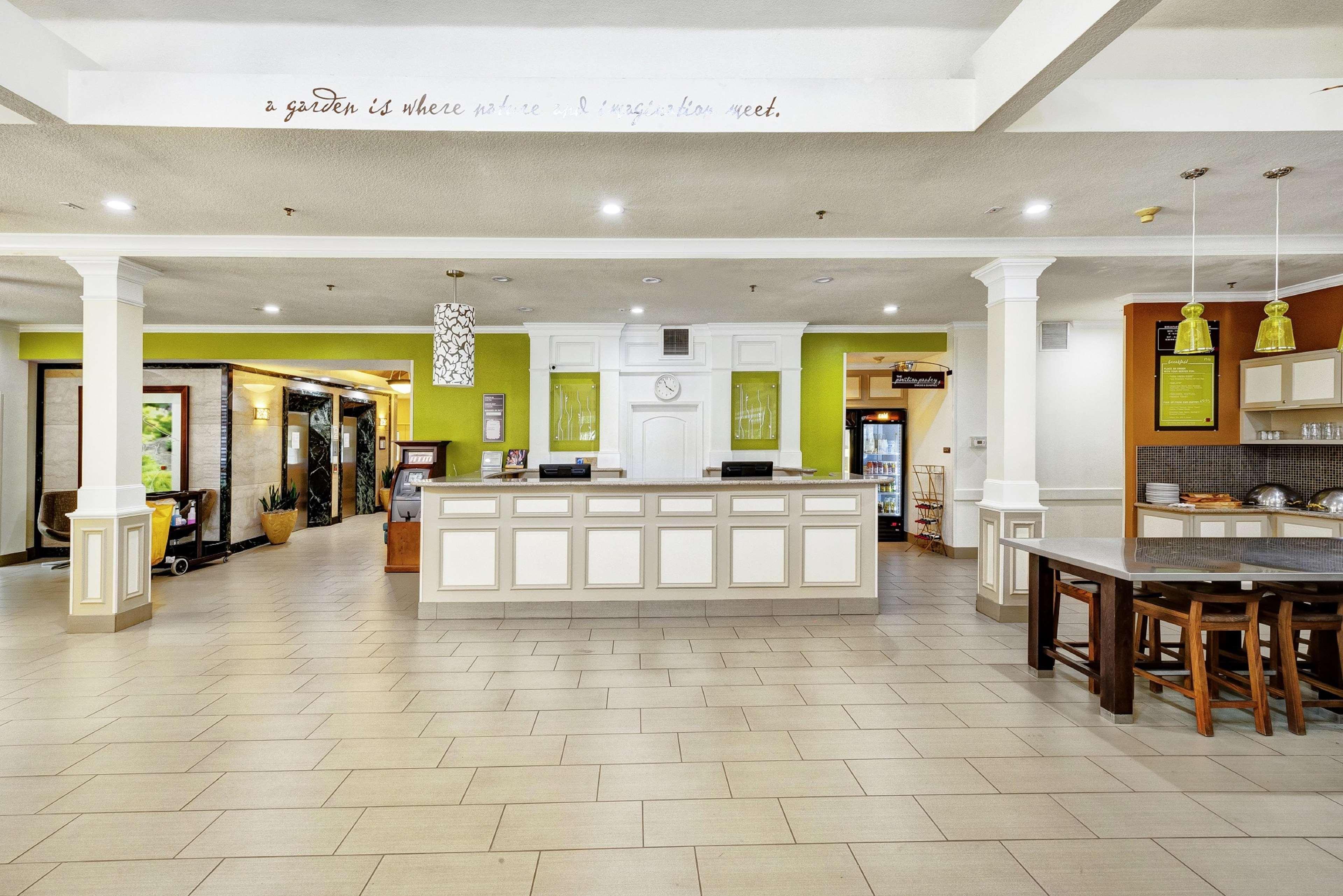 Hilton Garden Inn Portland Airport Exterior foto